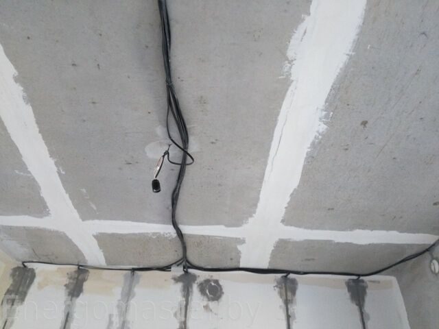 крепление проводки на бетонном потолке